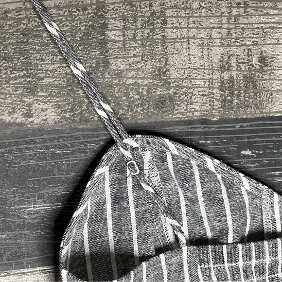 Express Womens Cropped Tank Top Size XS Linen Striped Gray Button Front NEW Top - Picture 7 of 9